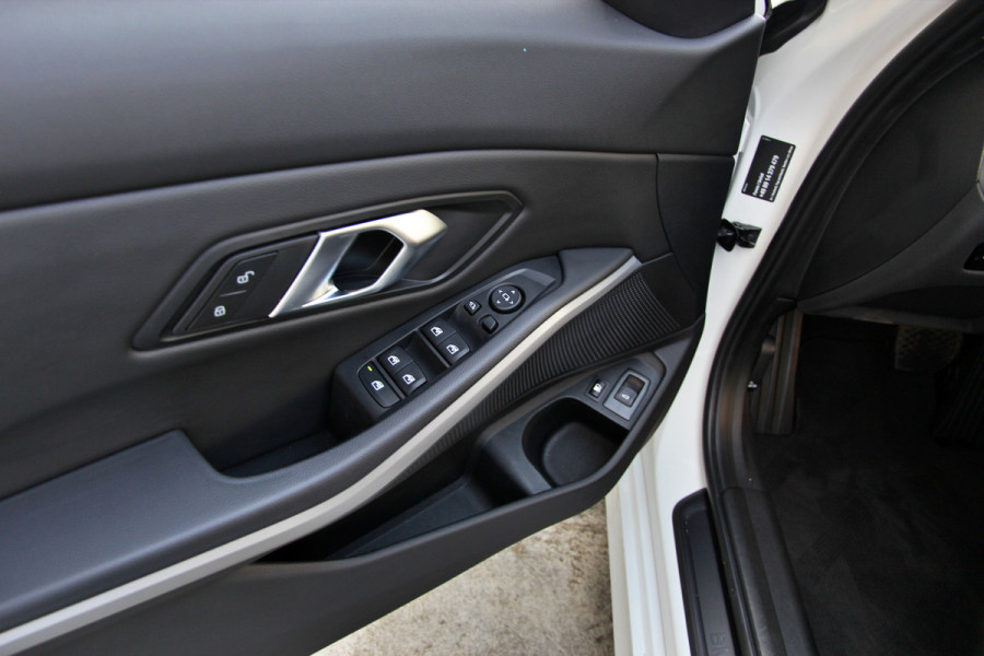 BMW 3 Serie Touring 330e | ACC | Keyless | Camera