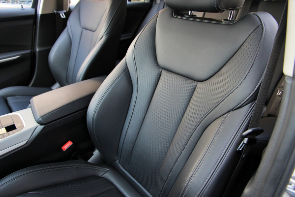 BMW 3 Serie Touring 330e | ACC | Keyless | Camera