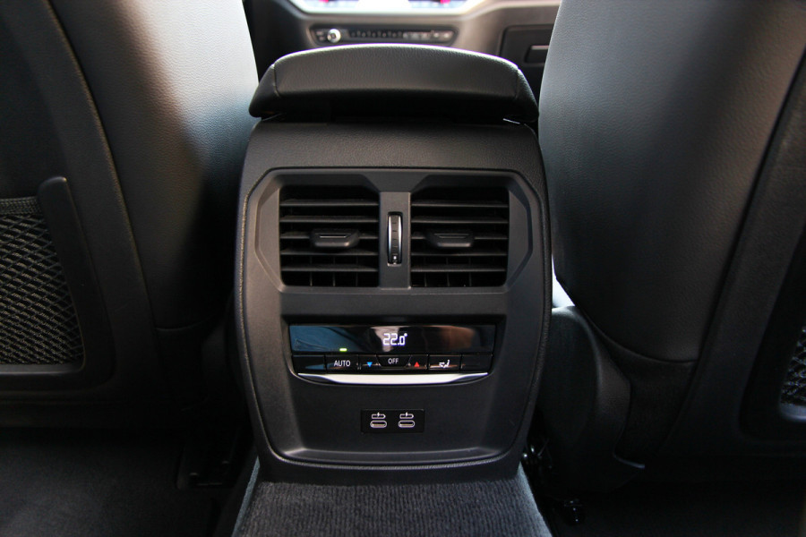 BMW 3 Serie Touring 330e | ACC | Keyless | Camera