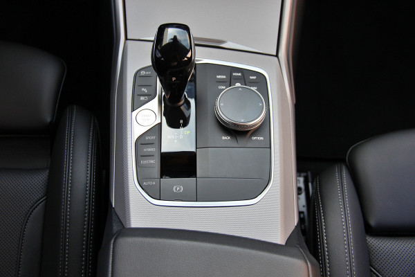 BMW 3 Serie Touring 330e | ACC | Keyless | Camera