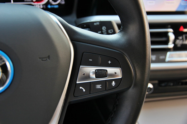 BMW 3 Serie Touring 330e | ACC | Keyless | Camera