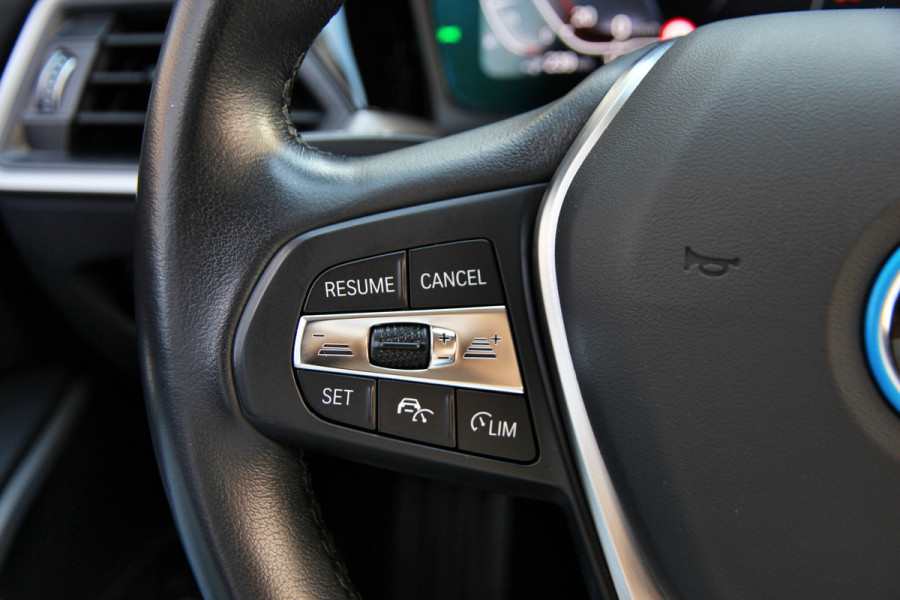 BMW 3 Serie Touring 330e | ACC | Keyless | Camera
