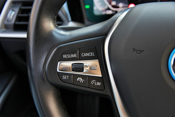 BMW 3 Serie Touring 330e | ACC | Keyless | Camera