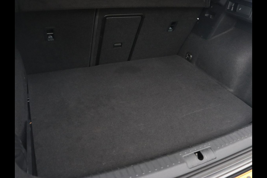 CUPRA Formentor 1.4 e-Hybrid Business | Carplay | Camera | Adaptive cruise | Stuurverwarming | Sportstoelen | Keyless | Sfeerverlichting