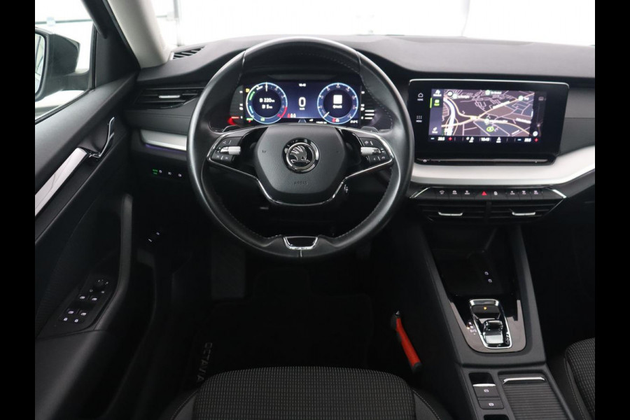 Škoda Octavia 1.4 TSI iV PHEV Business Edition | Camera | Trekhaak | Sfeerverlichting | Carplay | Navigatie | Verwarmde voorruit | Climate control | Cruise control