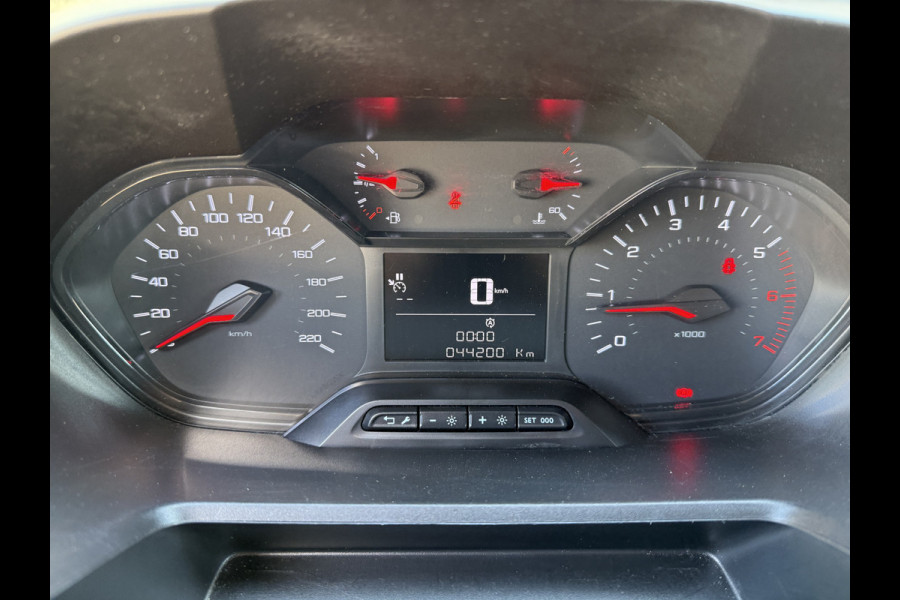 Peugeot Partner 1.2 PureTech 111PK Benzine Premium EMISSIE VRIJE ZONE/ Navigatiesysteem/cruise control/CarPlay