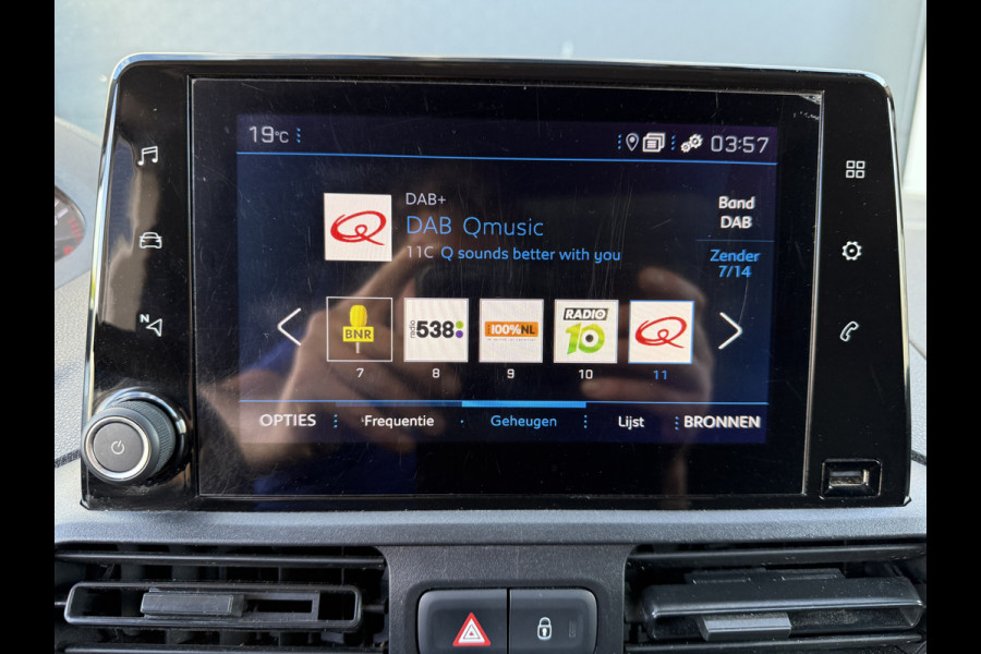 Peugeot Partner 1.2 PureTech 111PK Benzine Premium EMISSIE VRIJE ZONE/ Navigatiesysteem/cruise control/CarPlay