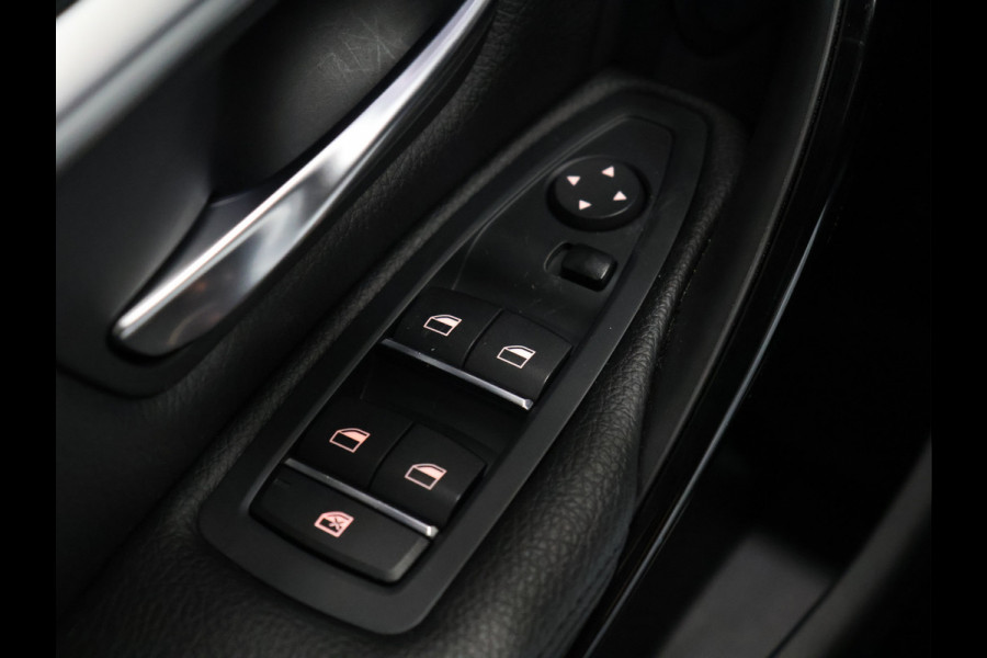 BMW 3 Serie Touring 320i Luxury Edition [GROOT NAVIGATIE, VOL LEDER, STOELVERWARMING, PDC ACHTER, LEDVERLICHTING, BLUETOOTH, CLIMATE CONTROL, NIEUWSTAAT]
