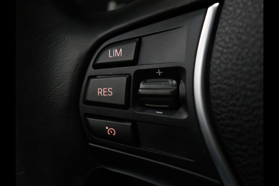 BMW 3 Serie Touring 320i Luxury Edition [GROOT NAVIGATIE, VOL LEDER, STOELVERWARMING, PDC ACHTER, LEDVERLICHTING, BLUETOOTH, CLIMATE CONTROL, NIEUWSTAAT]