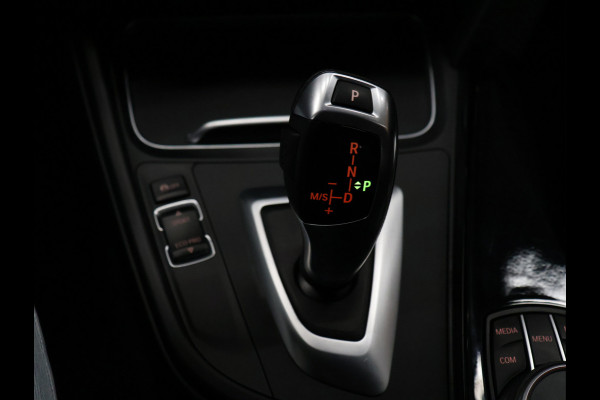 BMW 3 Serie Touring 320i Luxury Edition [GROOT NAVIGATIE, VOL LEDER, STOELVERWARMING, PDC ACHTER, LEDVERLICHTING, BLUETOOTH, CLIMATE CONTROL, NIEUWSTAAT]