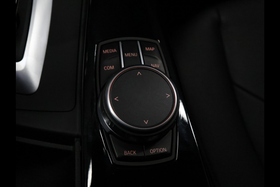 BMW 3 Serie Touring 320i Luxury Edition [GROOT NAVIGATIE, VOL LEDER, STOELVERWARMING, PDC ACHTER, LEDVERLICHTING, BLUETOOTH, CLIMATE CONTROL, NIEUWSTAAT]