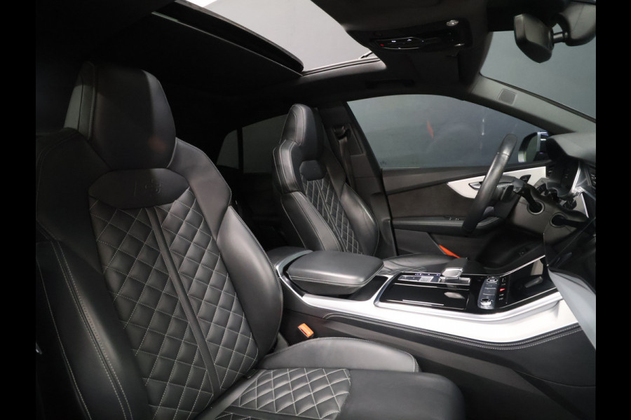 Audi Q8 55 TFSI e quattro S Line Sport [RS STOELEN, SCHUIFKANTELDAK, APPLE CARPLAY, BANG & OLUFSEN, MEMORY SEATS, ADAPTIVE CRUISE, 360 CAMERA, STUURVERWARMING, STOELVERWARMING, NIEUWSTAAT]