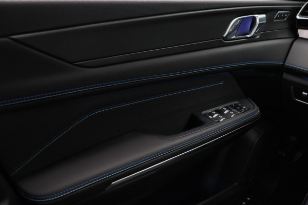 Lynk & Co 01 1.5 261PK Plug-in Hybrid * Zwarte hemel*360° Camera/Pano/dak Apple/Carplay Adaptive/Cruise