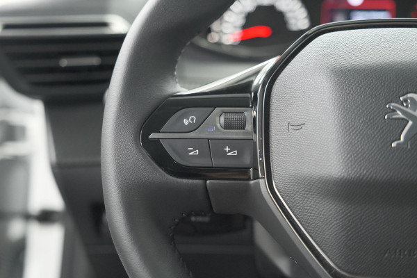Peugeot 208 PureTech 100 Allure Pack | Camera | Apple Carplay | Stoelverwarming | Parkeersensoren Peugeot 208 PureTech 100 Allure Pack | Camera | Apple Carplay | Stoelverwarming | Parkeersensoren