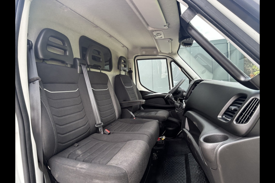 Iveco Daily 35S14V 2.3 140 PK E6 / L2H2 / 3.5T TREKHAAK / 68.554 KM !! / AIRCO / BLUETOOTH / 3-ZITS / TREKHAAK