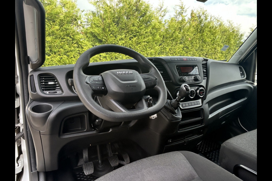 Iveco Daily 35S14V 2.3 140 PK E6 / L2H2 / 3.5T TREKHAAK / 68.554 KM !! / AIRCO / BLUETOOTH / 3-ZITS / TREKHAAK