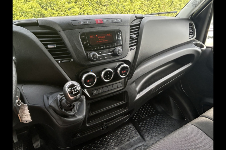 Iveco Daily 35S14V 2.3 140 PK E6 / L2H2 / 3.5T TREKHAAK / 68.554 KM !! / AIRCO / BLUETOOTH / 3-ZITS / TREKHAAK