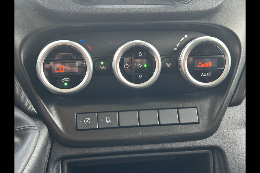 Iveco Daily 35S14V 2.3 140 PK E6 / L2H2 / 3.5T TREKHAAK / 68.554 KM !! / AIRCO / BLUETOOTH / 3-ZITS / TREKHAAK