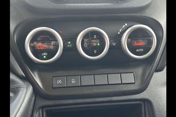 Iveco Daily 35S14V 2.3 140 PK E6 / L2H2 / 3.5T TREKHAAK / 68.554 KM !! / AIRCO / BLUETOOTH / 3-ZITS / TREKHAAK