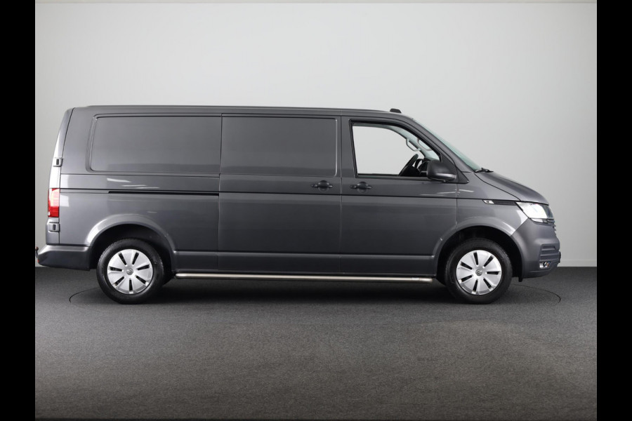 Volkswagen Transporter 2.0 TDI L2H3 28 Comfortline 110 pk | Verlengde garantie | Navigatie via App | Trekhaak | Parkeersensoren achter | Cruise control |
