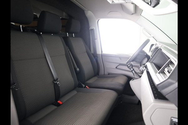 Volkswagen Transporter 2.0 TDI L2H3 28 Comfortline 110 pk | Verlengde garantie | Navigatie via App | Trekhaak | Parkeersensoren achter | Cruise control |