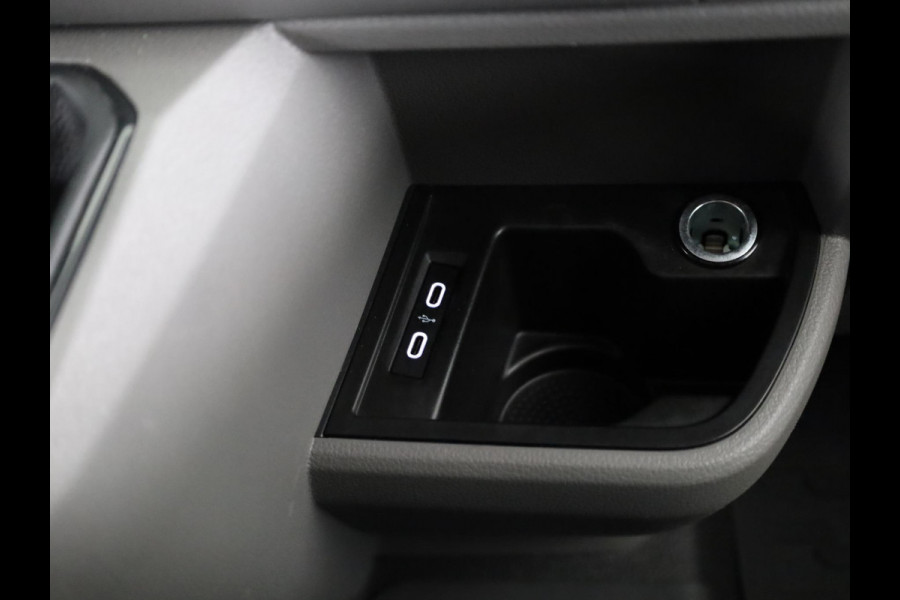 Volkswagen Transporter 2.0 TDI L2H3 28 Comfortline 110 pk | Verlengde garantie | Navigatie via App | Trekhaak | Parkeersensoren achter | Cruise control |