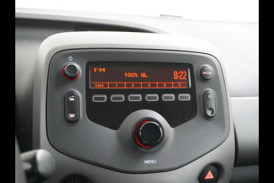 Peugeot 108 73pk 5drs 1.0 e-VTi Airco Bluetooth Isofix Led Usb Elek.Ramen Mistlampen Esp  Active DealerOnderhouden NL-auto € 23,- Wegenbelasting p/m