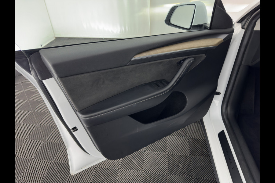 Tesla Model Y RWD 58 kWh [ 3-Fase ] {SOH-93%} (INCL-BTW) Aut. *PANO | AUTO-PILOT | LUXURY-LEATHER | TOP-VIEW | NAVI-FULLMAP | MATRIX-LED | DIGI-COCKPIT | KEYLESS | CAMERA | DAB+ | HEATED-COMFORTSEATS | PRIVACY-GLASS*