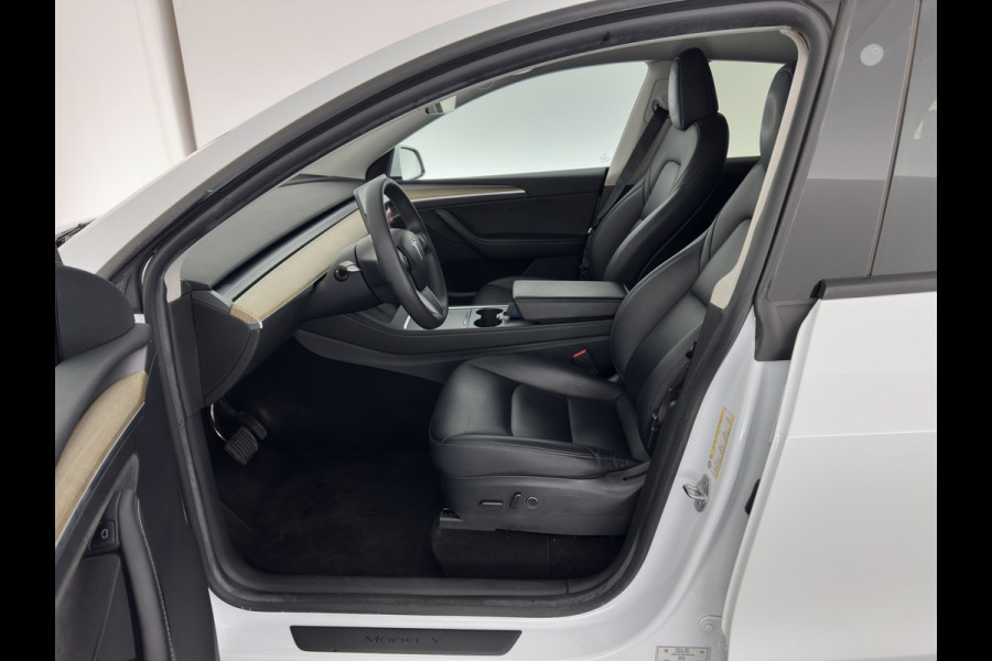 Tesla Model Y RWD 58 kWh [ 3-Fase ] {SOH-93%} (INCL-BTW) Aut. *PANO | AUTO-PILOT | LUXURY-LEATHER | TOP-VIEW | NAVI-FULLMAP | MATRIX-LED | DIGI-COCKPIT | KEYLESS | CAMERA | DAB+ | HEATED-COMFORTSEATS | PRIVACY-GLASS*