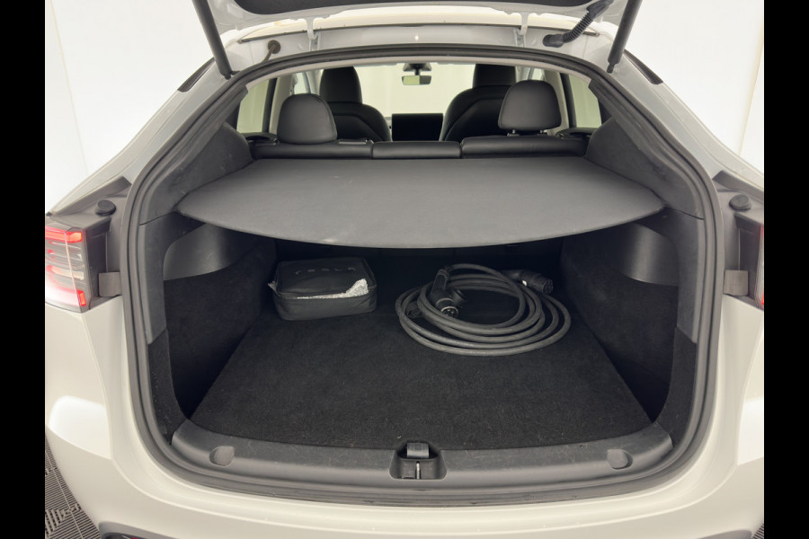 Tesla Model Y RWD 58 kWh [ 3-Fase ] {SOH-93%} (INCL-BTW) Aut. *PANO | AUTO-PILOT | LUXURY-LEATHER | TOP-VIEW | NAVI-FULLMAP | MATRIX-LED | DIGI-COCKPIT | KEYLESS | CAMERA | DAB+ | HEATED-COMFORTSEATS | PRIVACY-GLASS*