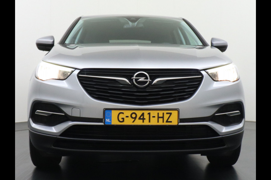 Opel Grandland X T131PK AUT-8 Navi Pdc Trekhaak Apple Carplay Android Auto Airco 120 Jaar Edition Regen-Lichtsensor DAB Lmv 17" Led Privacy Glas Origineel Nederlandse Auto Euro 6