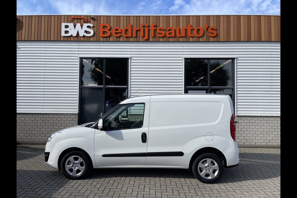 Opel Combo 1.3 CDTi 95pk L1H1 Sport / rijklaar € 8.950 ex btw / lease vanaf € 203 / airco / cruise / stoelverwarming / lichtmetalen velgen / pdc achter / euro 6 !