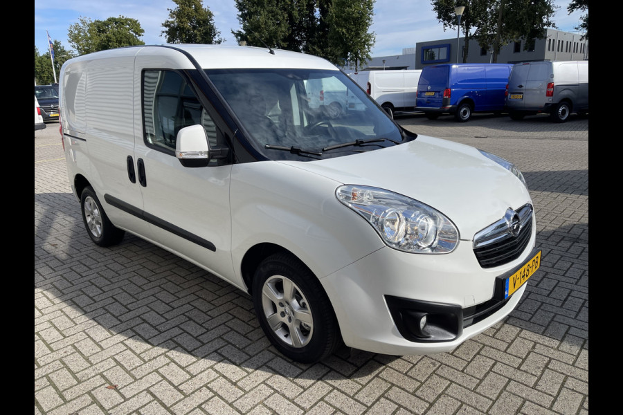 Opel Combo 1.3 CDTi 95pk L1H1 Sport / rijklaar € 8.950 ex btw / lease vanaf € 203 / airco / cruise / stoelverwarming / lichtmetalen velgen / pdc achter / euro 6 !