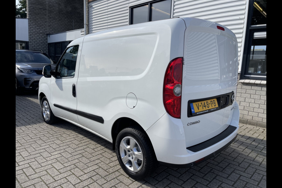 Opel Combo 1.3 CDTi 95pk L1H1 Sport / rijklaar € 8.950 ex btw / lease vanaf € 203 / airco / cruise / stoelverwarming / lichtmetalen velgen / pdc achter / euro 6 !
