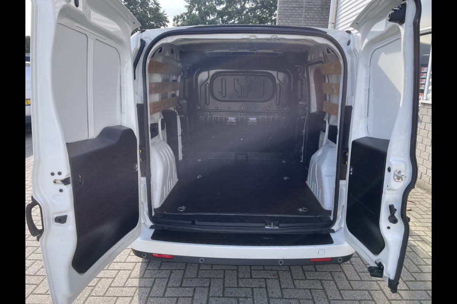 Opel Combo 1.3 CDTi 95pk L1H1 Sport / rijklaar € 8.950 ex btw / lease vanaf € 203 / airco / cruise / stoelverwarming / lichtmetalen velgen / pdc achter / euro 6 !
