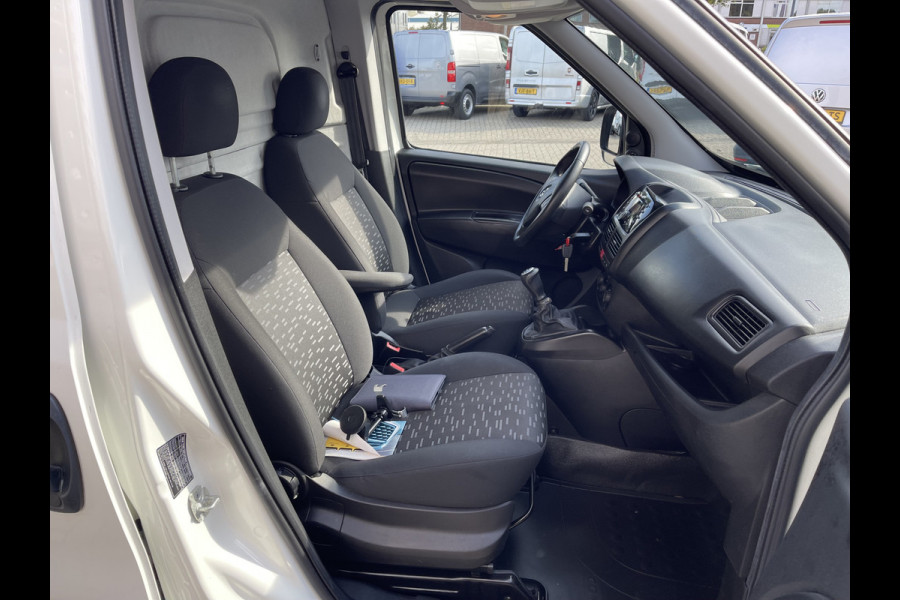Opel Combo 1.3 CDTi 95pk L1H1 Sport / rijklaar € 8.950 ex btw / lease vanaf € 203 / airco / cruise / stoelverwarming / lichtmetalen velgen / pdc achter / euro 6 !