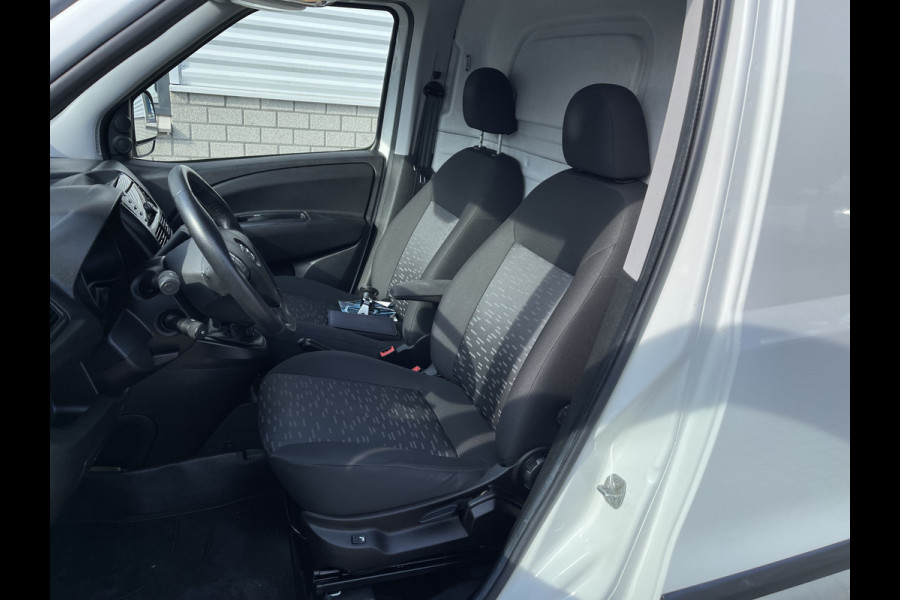 Opel Combo 1.3 CDTi 95pk L1H1 Sport / rijklaar € 8.950 ex btw / lease vanaf € 203 / airco / cruise / stoelverwarming / lichtmetalen velgen / pdc achter / euro 6 !