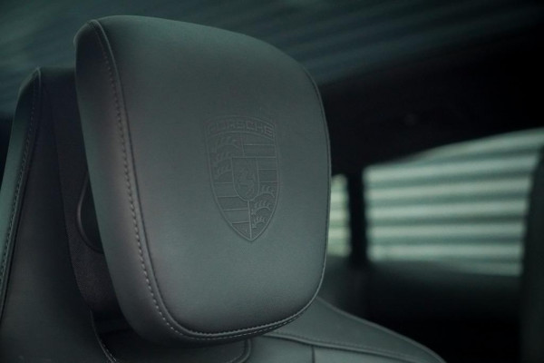 Porsche Taycan Cross Turismo 4 93 kWh / Dual Screen / Pano / Sportstoelen / Warmtepomp