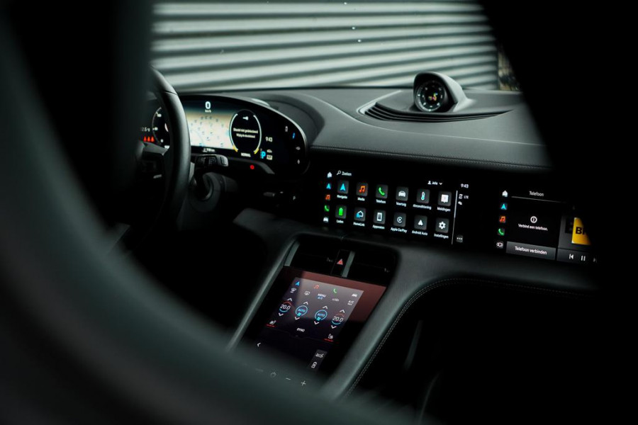Porsche Taycan Cross Turismo 4 93 kWh / Dual Screen / Pano / Sportstoelen / Warmtepomp