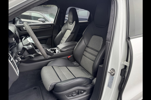Porsche Cayenne Coupé 3.0 E-Hybrid Sport Chrono | 360* Camera | 22 Inch Lichtmetalen Velgen | Carbon | Elektrische Achterklep |
