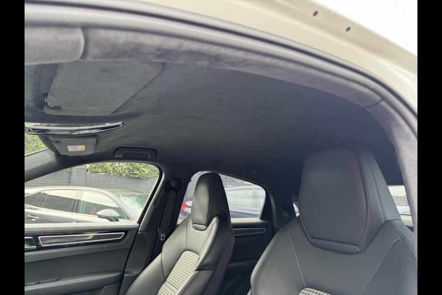 Porsche Cayenne Coupé 3.0 E-Hybrid Sport Chrono | 360* Camera | 22 Inch Lichtmetalen Velgen | Carbon | Elektrische Achterklep |