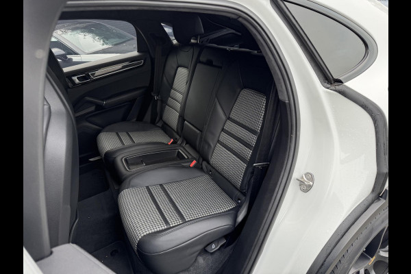Porsche Cayenne Coupé 3.0 E-Hybrid Sport Chrono | 360* Camera | 22 Inch Lichtmetalen Velgen | Carbon | Elektrische Achterklep |