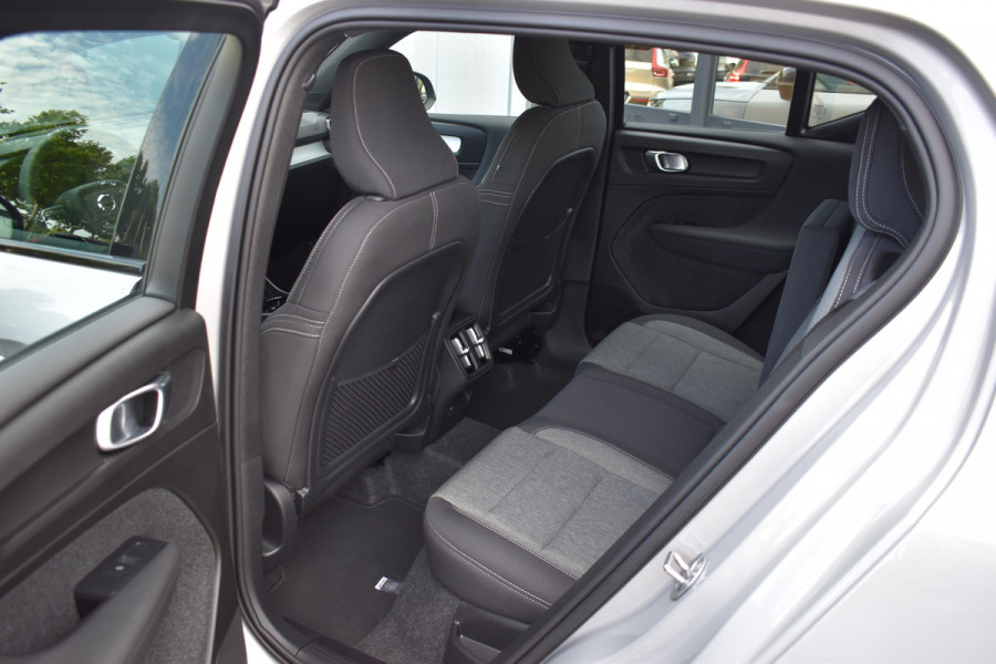 Volvo XC40 B4 211Pk Automaat Plus Dark Trekhaak | ACC | Blis | H&K | Camera | Elektr. Stoel | Stoel-Stuur Verwarming