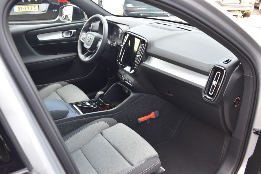 Volvo XC40 B4 211Pk Automaat Plus Dark Trekhaak | ACC | Blis | H&K | Camera | Elektr. Stoel | Stoel-Stuur Verwarming