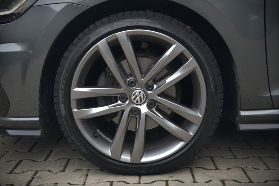 Volkswagen Golf 1.4 TSI Highline Business R | R-Line | Panoramadak | Stoelverwarming | Stuurverwarming | Dynaudio | Standkachel | Massage | Keyless | Adaptive Cruise Control | Camera | Parkeersensoren | Navigatie Discover Pro | LED | T