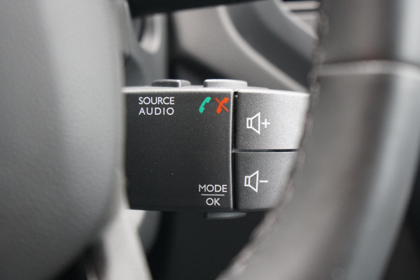 Renault Captur 0.9 TCe Intens + STOELVERWARMING / LED / PARKEERSENSOREN