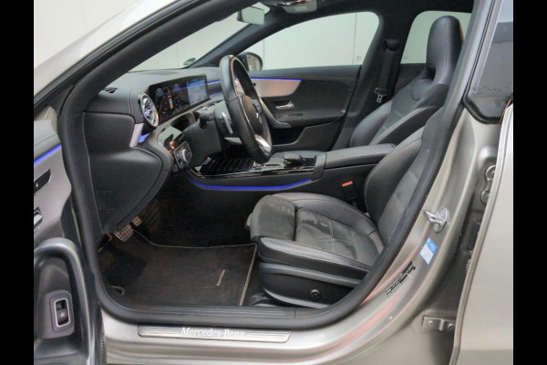 Mercedes-Benz CLA-Klasse Shooting Brake 250 e Premium Plus | Panoramadak | Memory Seat | Stoelverwarming | AMG Diffuser | Camera | Keyless | Ambiance Verlichting | Cruise Control | Multibeam LED | BTW |