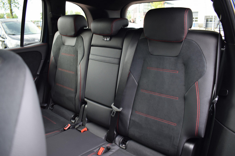 Mercedes-Benz Glb 200 Business Solution AMG | Leer/ Alcantara | Ambiant | Stoelverw. | Camera
