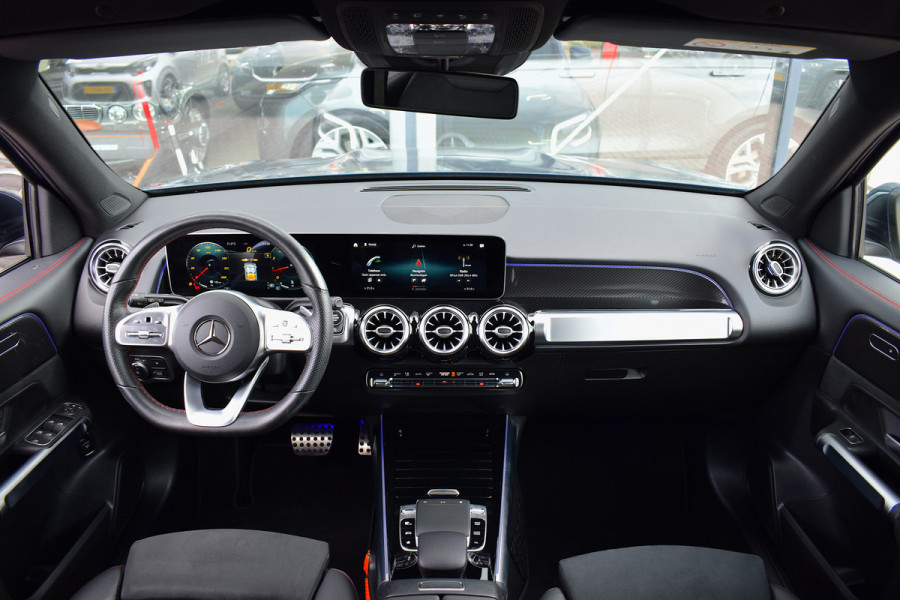 Mercedes-Benz Glb 200 Business Solution AMG | Leer/ Alcantara | Ambiant | Stoelverw. | Camera