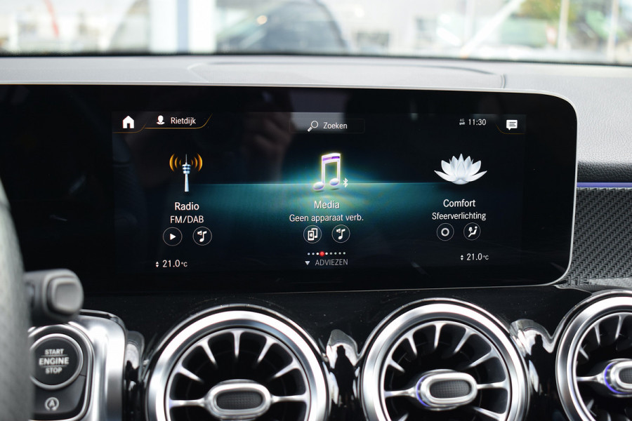 Mercedes-Benz Glb 200 Business Solution AMG | Leer/ Alcantara | Ambiant | Stoelverw. | Camera
